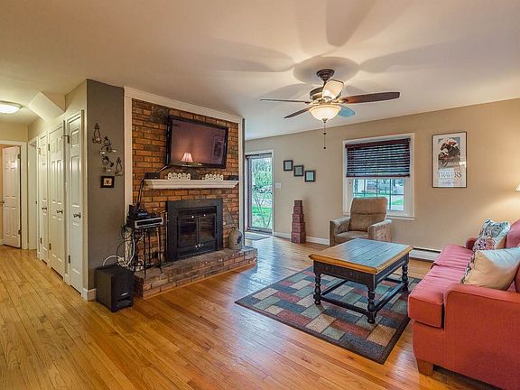 5th image of 9 Sandalwood Ln