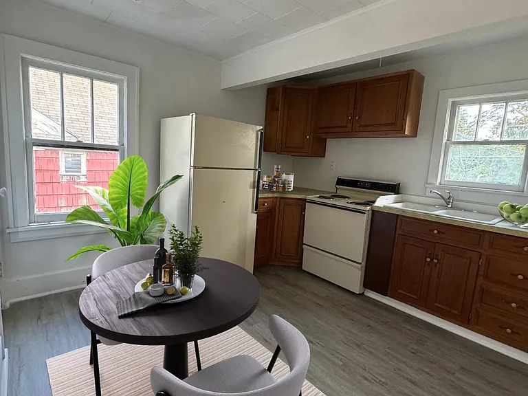701 E Walnut St #D — Photo 3