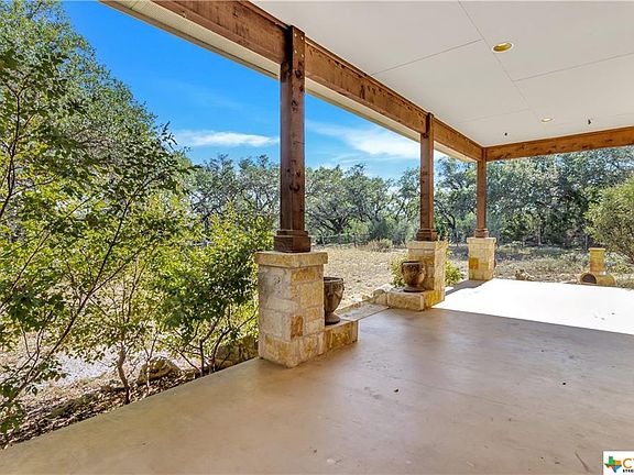 4th image of 900 Twisted Oak Dr