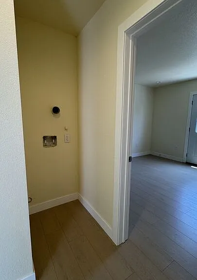 2528 Elkgrove Ave #B — Photo 4