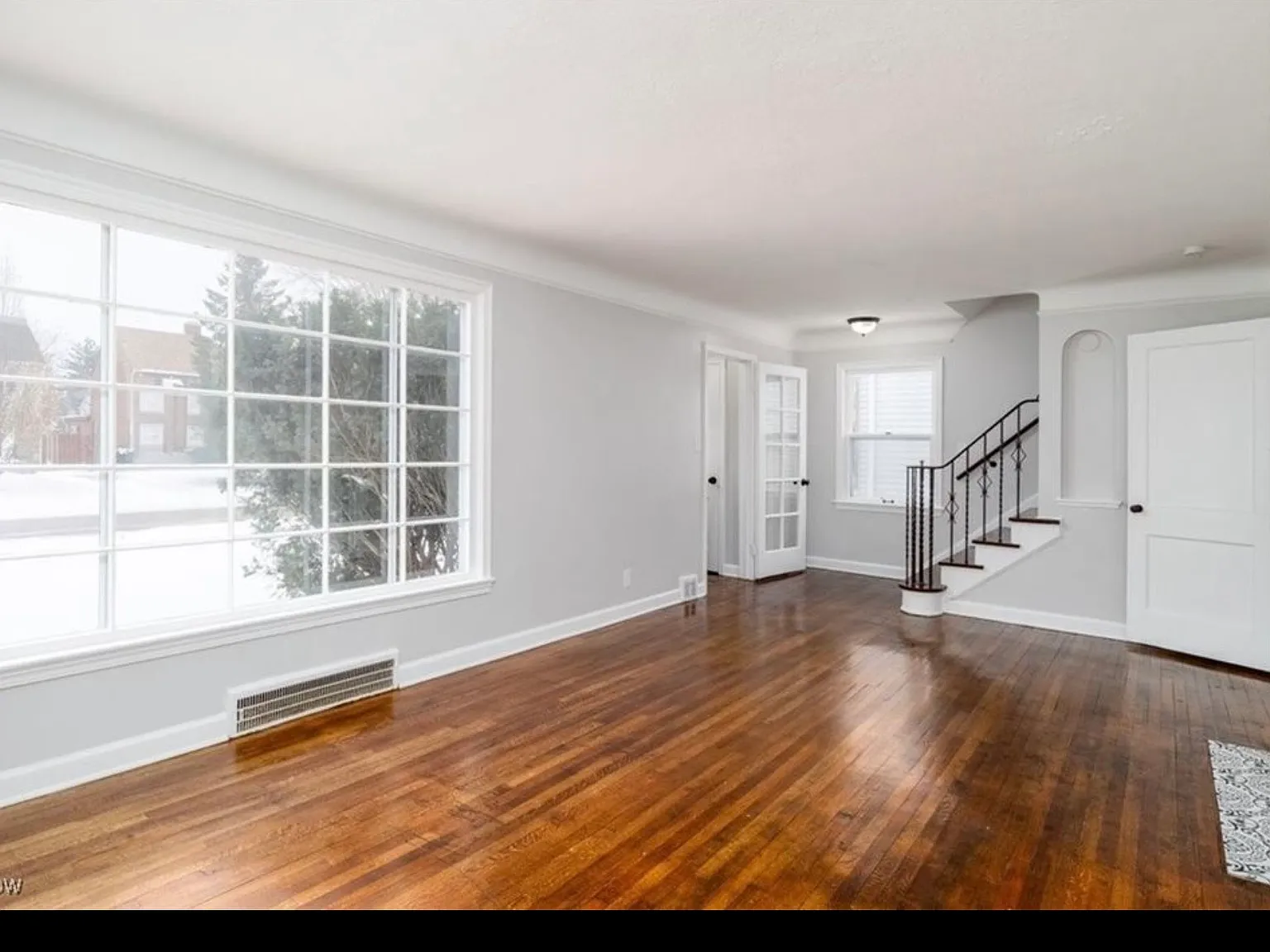 4 bed, 1979 sqft, $2,490 — Photo 2