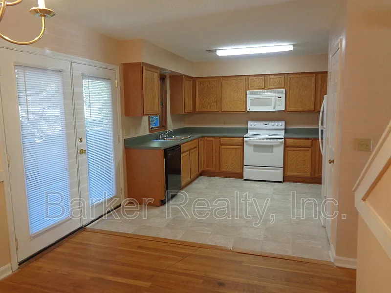 4 bed, 2.5 bath, 1788 sqft, $1,750 — Photo 2