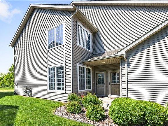 3rd image of 615 Queens Ct