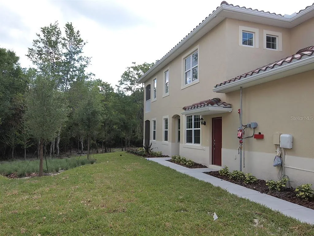 Building Photo - 8140 Enclave Way #101