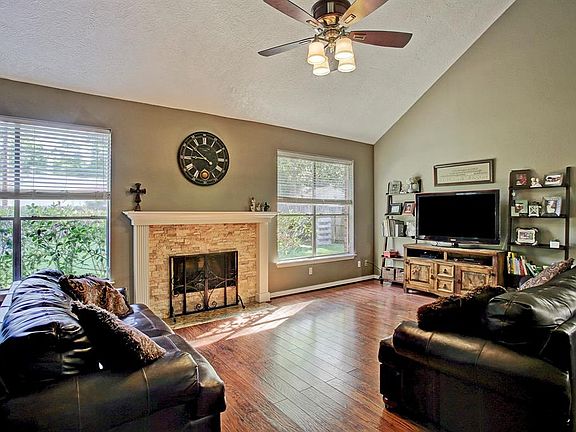 3rd image of 3106 Lake Breeze Ln
