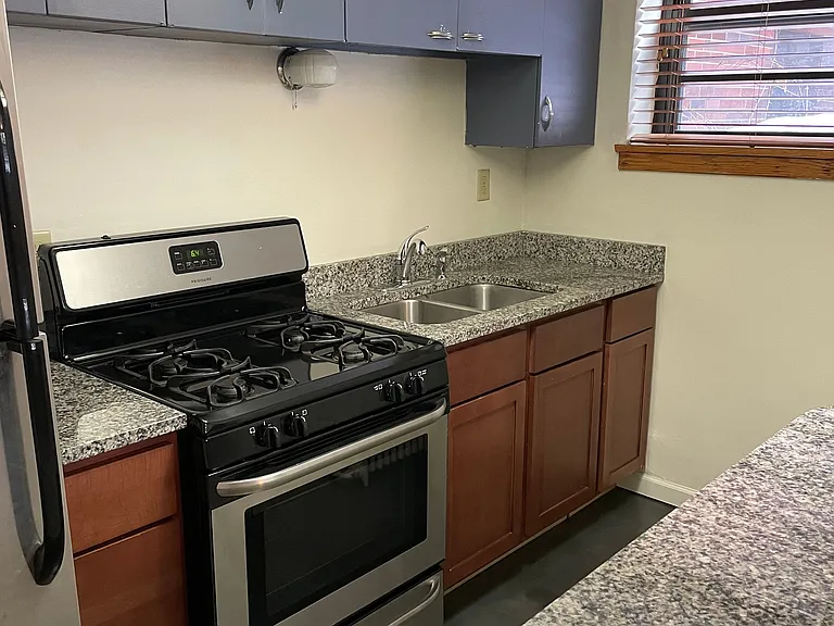 Virginia Apartments — Photo 25
