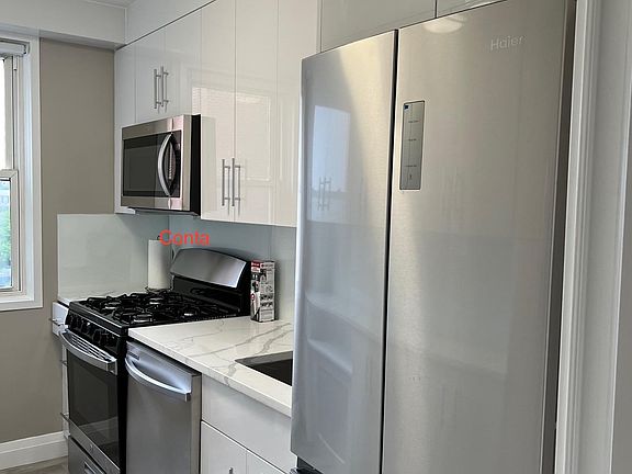 Brand new stainless appliances (Microwave, Gas stove, Dishwasher, Fridge)