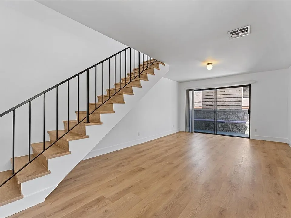 444 W Windsor Rd #6