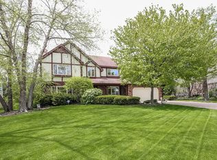 8500 Walredon Ave, Burr Ridge, IL 60527