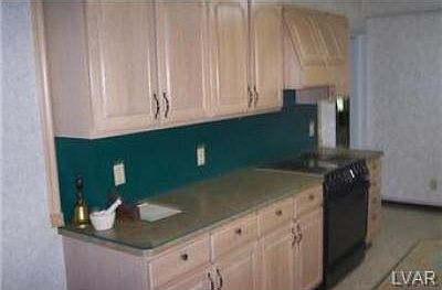 3rd image of 1 Parkview Ct
