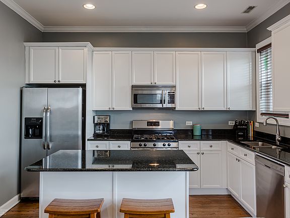 4th image of 1726 W Belmont Ave APT 3