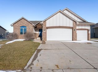 2204 E Sunset St, Goddard, KS 67052