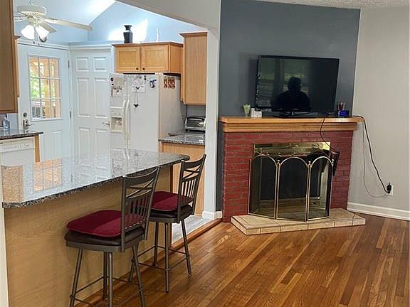 3rd image of 1384 Marview Dr