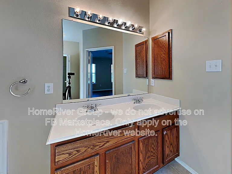 1046 Warbler — Photo 11