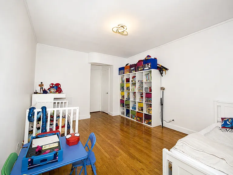 205 W 15th St #2HG — Photo 12