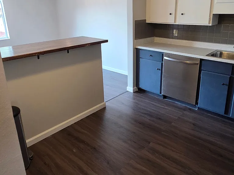 230 S Brentwood St #201 — Photo 2