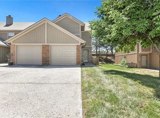 255 SW Pinetree Ln, Lees Summit, MO 64063