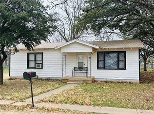 311 N Humphrey St, Winters, TX 79567