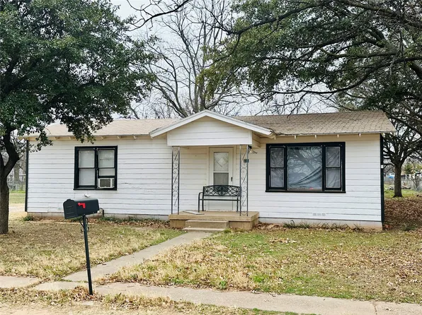311 N Humphrey St, Winters, TX 79567