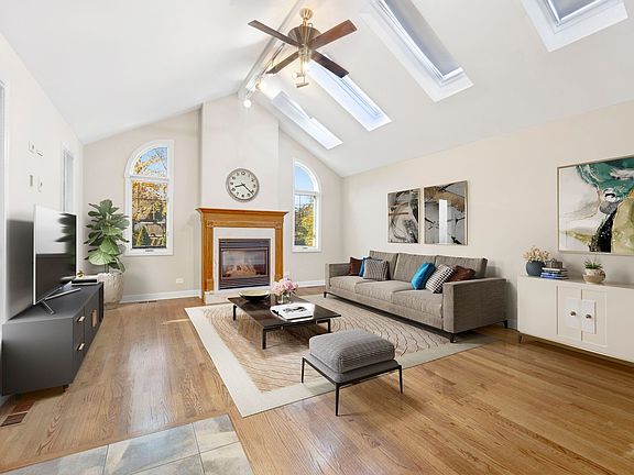 3rd image of 1518 N Mura Ln