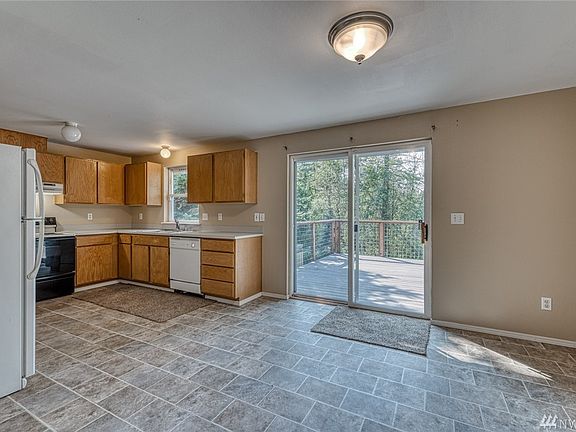 5th image of 251 E Snowcap Dr