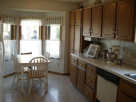 Eat-in Kitchen