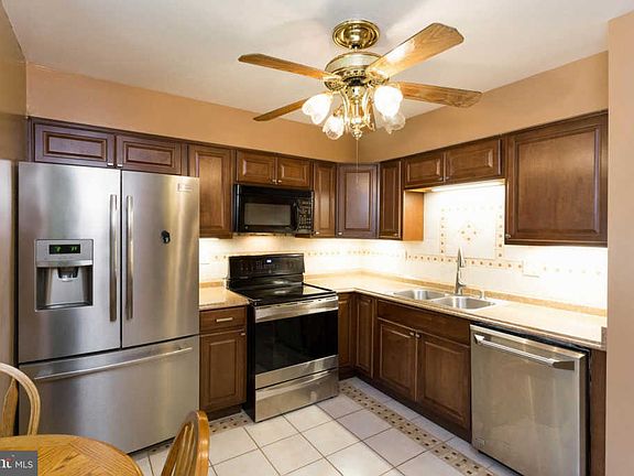 3rd image of 9035 Florin Way