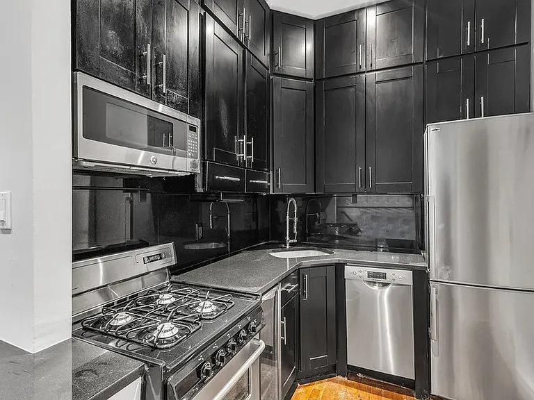 722 10th Ave #4D — Photo 3