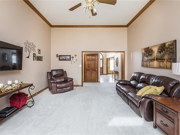 4th image of 813 Mikal Ln