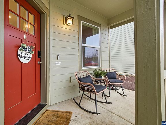 5th image of 1631 SE Salmonberry Ave