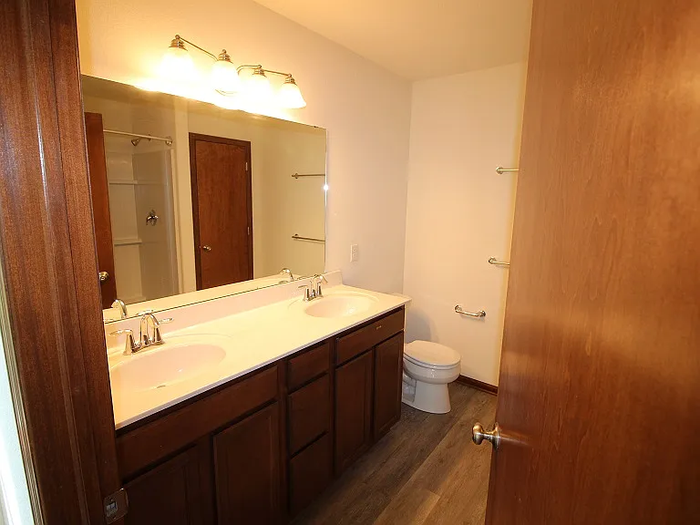 3 bed, 2.5 bath, 1910 sqft, $2,350 — Photo 18