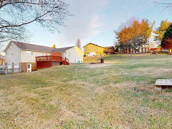 3rd image of 167 Highland Hills Dr