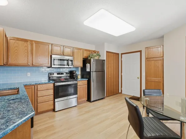 762 Lake Ridge Dr, Woodbury, MN 55129