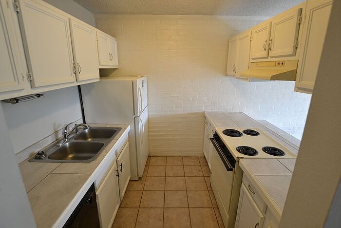 1st image of 3350 Louisiana #1-4