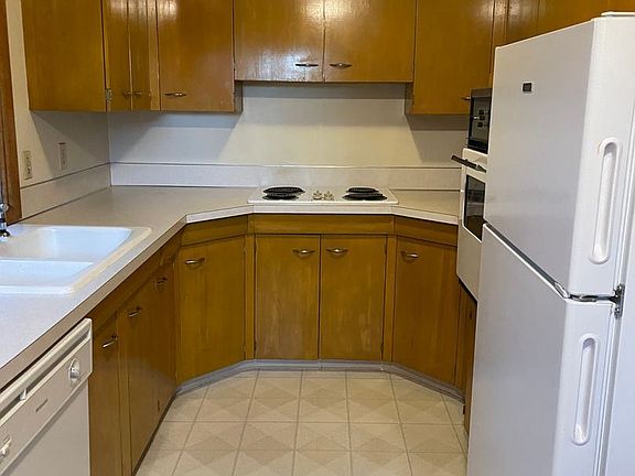 4th image of 6219 E Burnside St #10661787