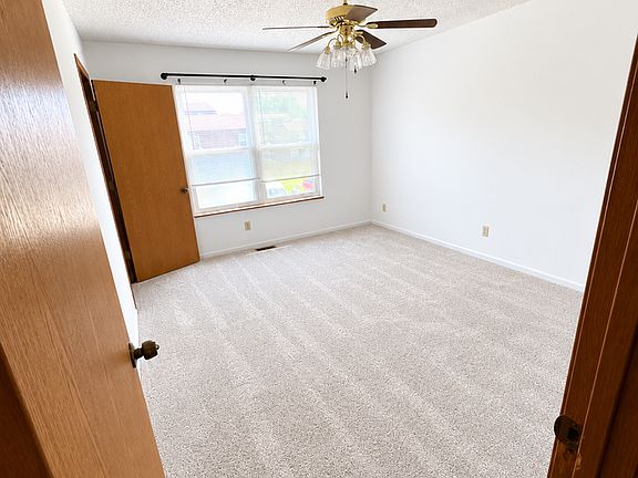 5th image of 2038 Essex Dr #2038