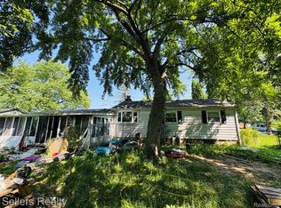 6106 E Hill Rd, Grand Blanc, MI 48439