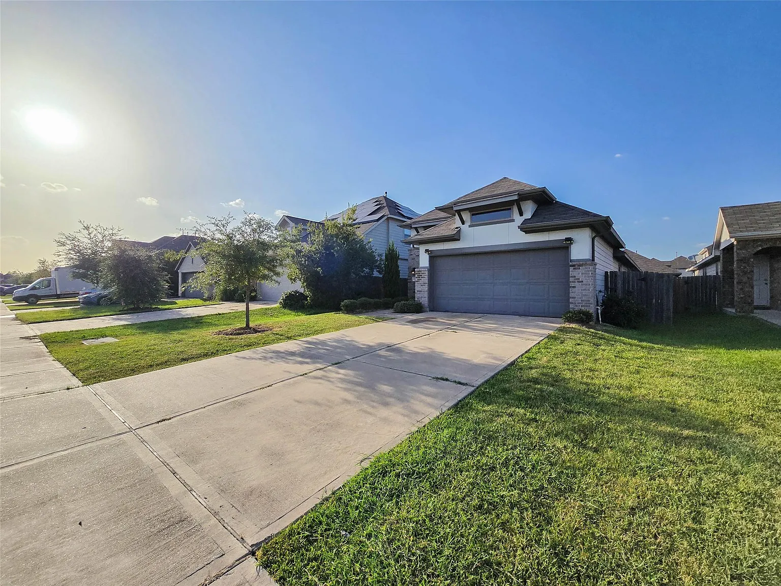 4 bed, 2.0 bath, 1673 sqft, $2,300 — Photo 2