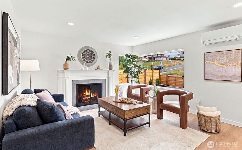 3rd image of 4807 15th Avenue S