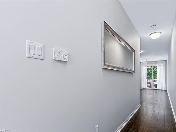 5th image of 290 Barton St W #22