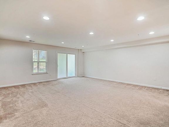 5th image of 725 Apple Orchard Dr