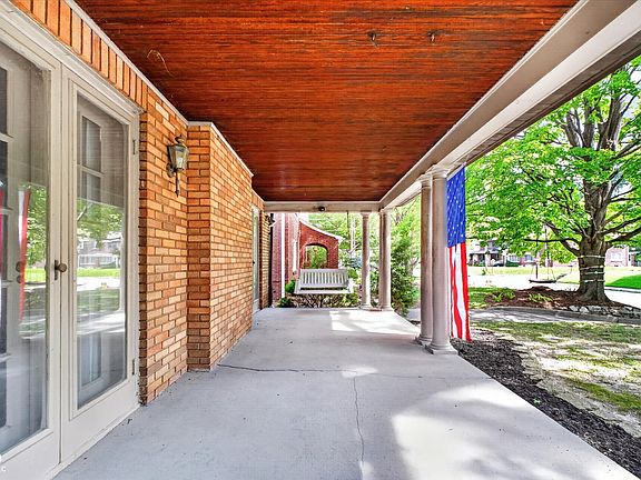 4th image of 5548 Broadway St