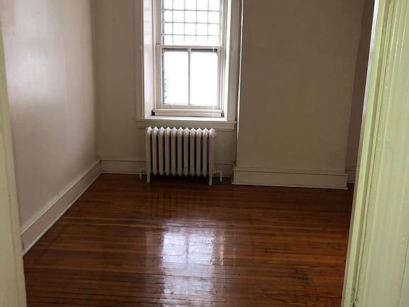2nd image of 107 W Harvey St
