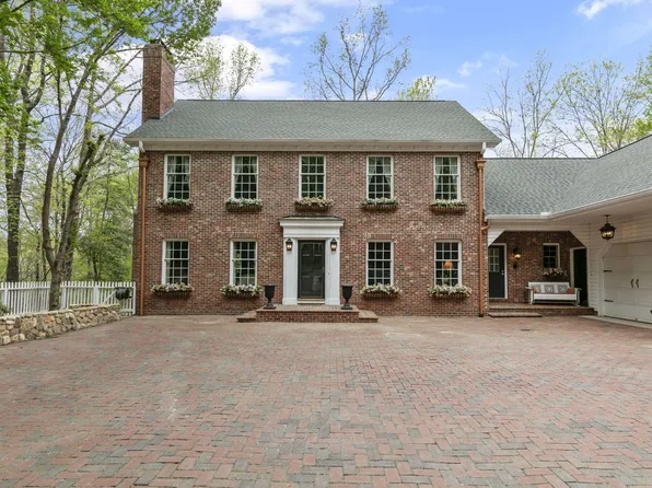 2004 Riverview Dr, Clayton, NC 27527