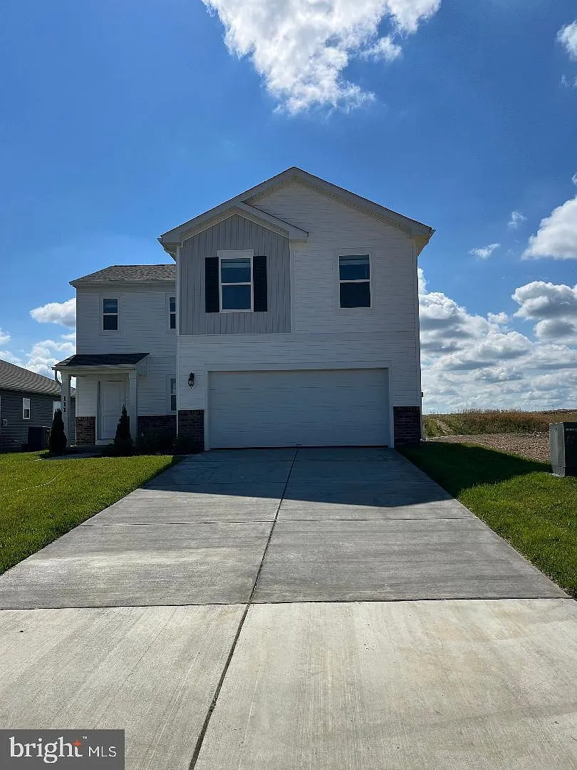 4 bed, 2.5 bath, 2000 sqft, $2,695 — Photo 2