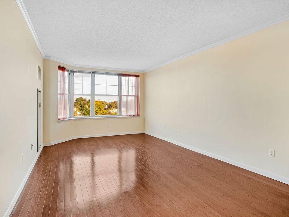 1st image of 300 Mamaroneck Ave APT 618