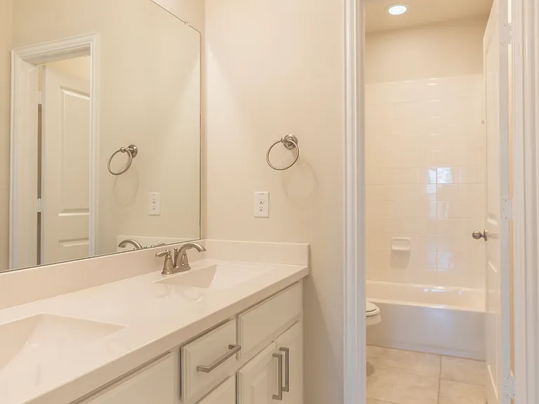 825 Warwick Blvd — Photo 17