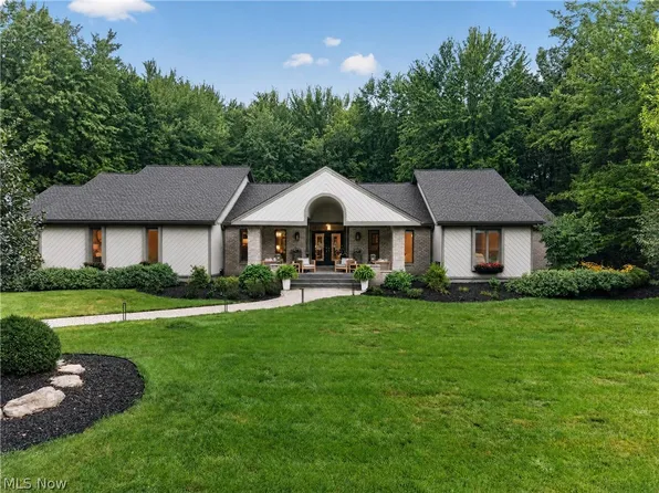 180 Huntington Trl, Cortland, OH 44410