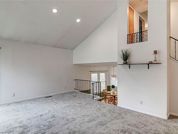 4th image of 2065 Friel Ct