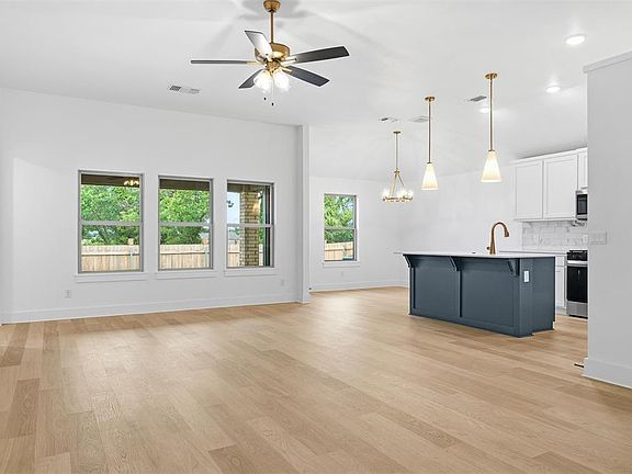 5th image of 3801 Eureka Dr
